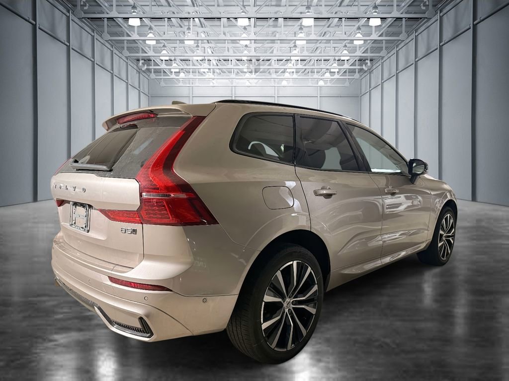 Used 2024 Volvo XC60 B5 Plus image 3