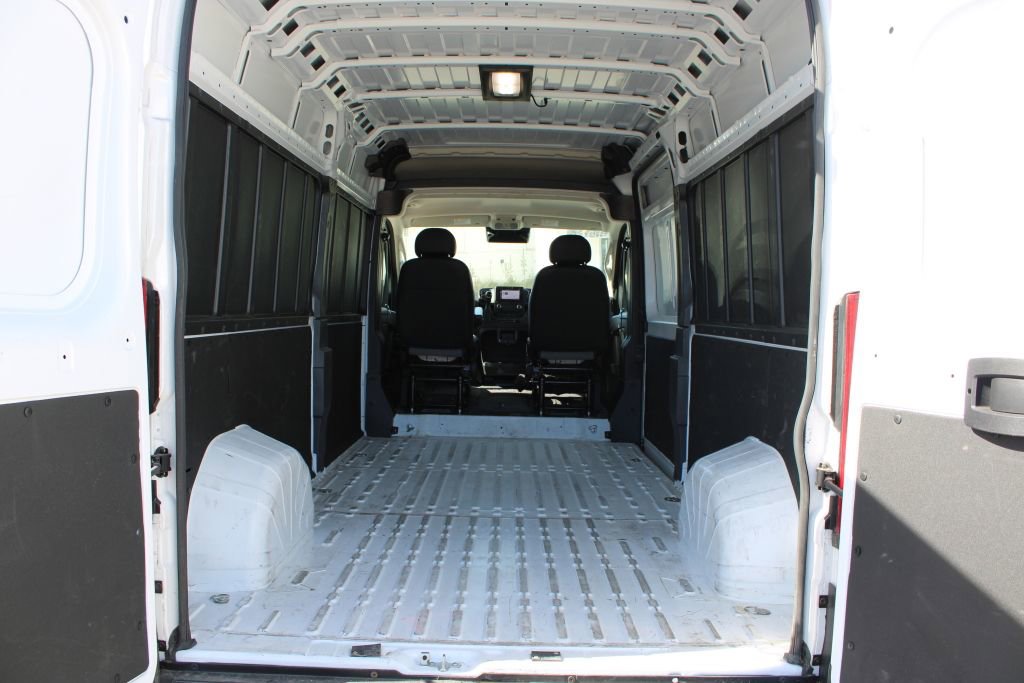 Used 2025 RAM ProMaster 2500 w/ Convenience Group FWD image 9