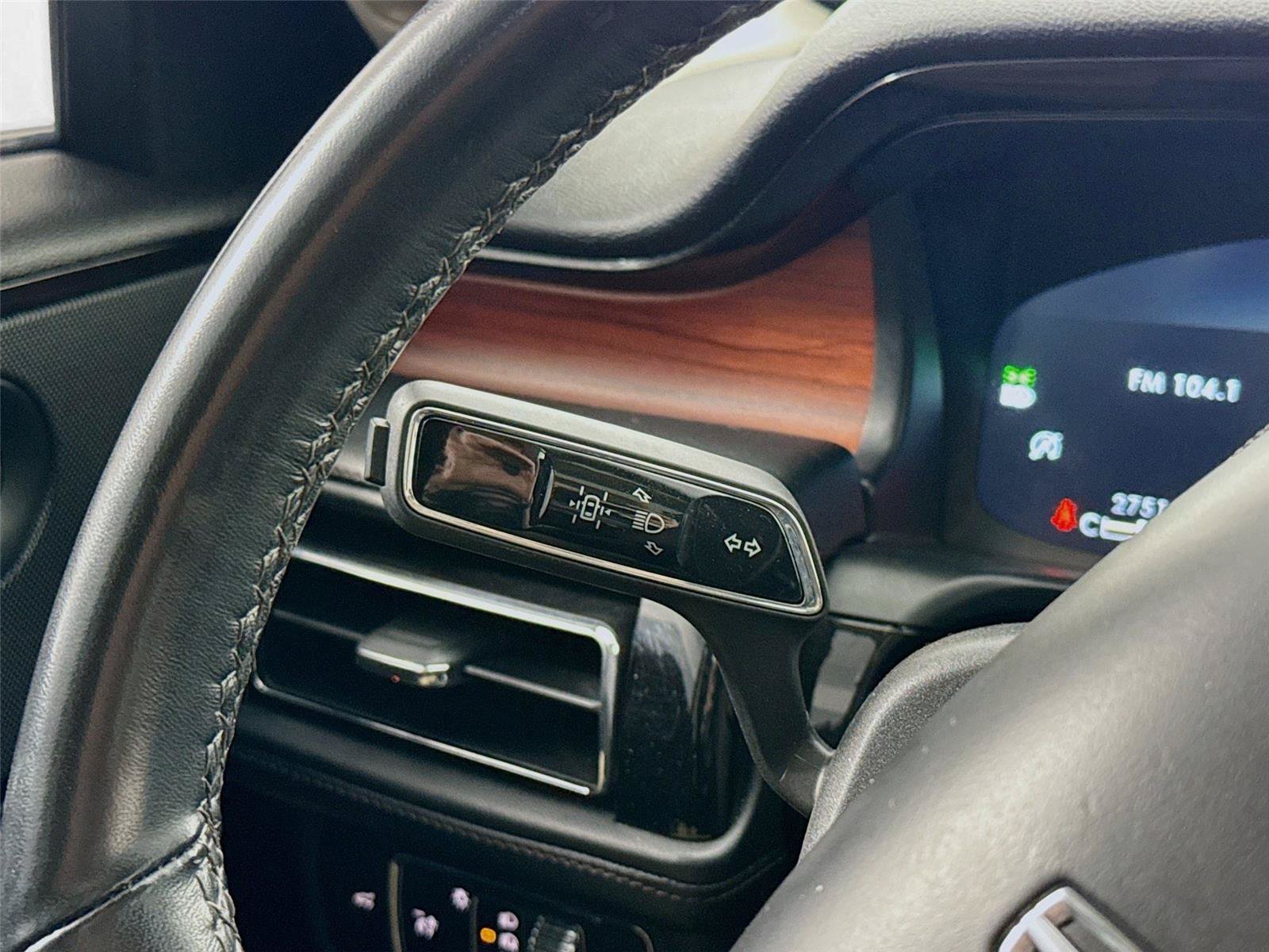 Used 2023 Lincoln Aviator Reserve AWD/4WD image 5