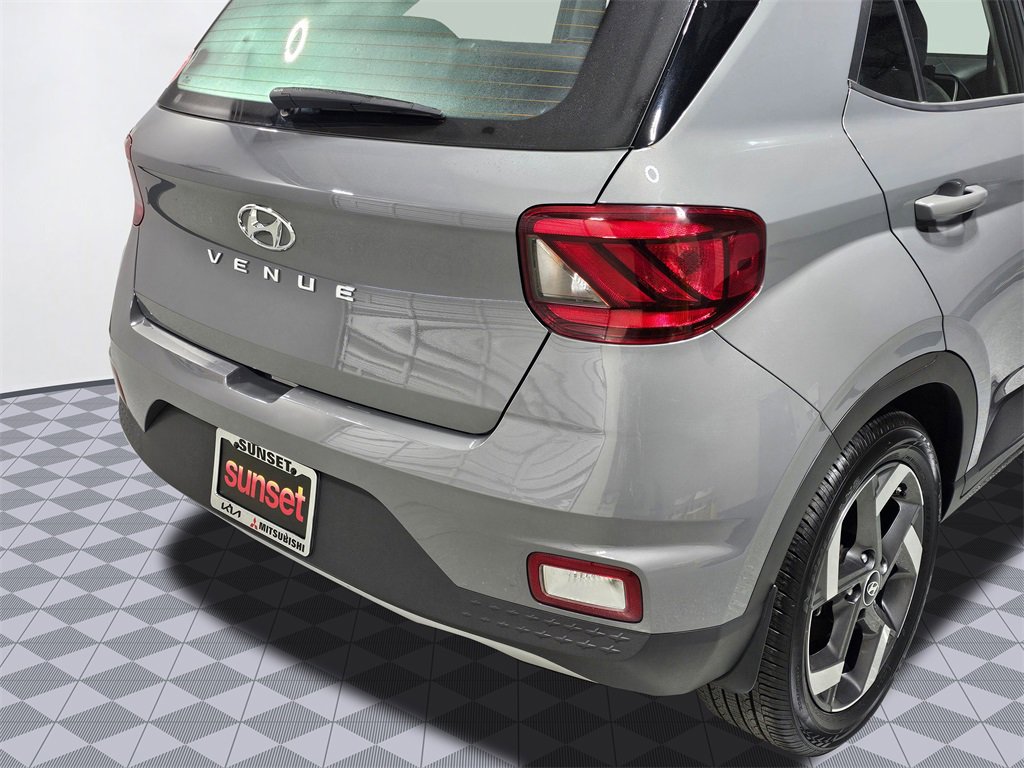 Used 2022 Hyundai Venue SEL image 15
