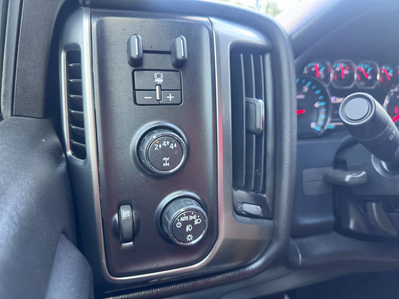 Used 2019 Chevrolet Silverado 2500 LT w/ LT Convenience Package AWD/4WD image 12