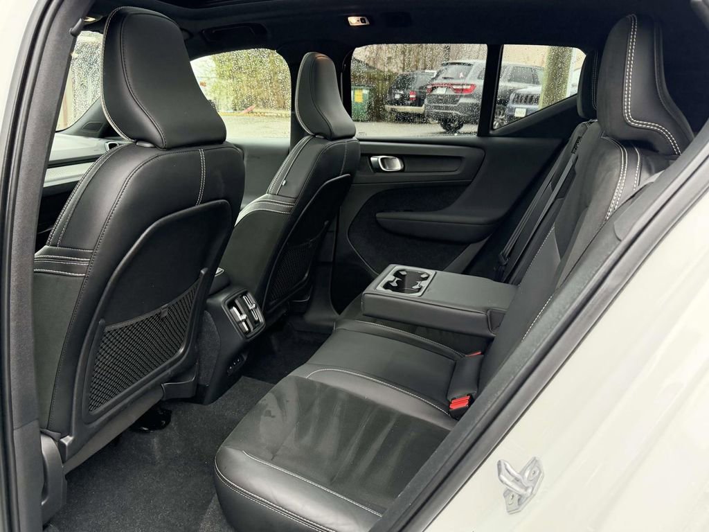 Used 2021 Volvo XC40 T5 R-Design w/ Advanced Package image 15