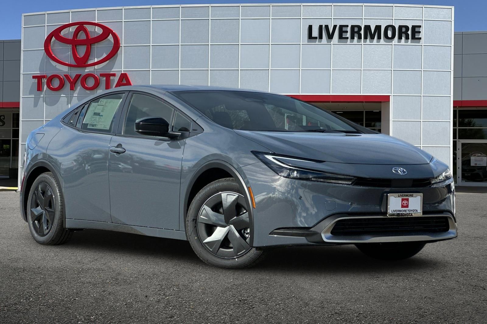 Used 2026 Toyota Prius Plug-In Hybrid image 2