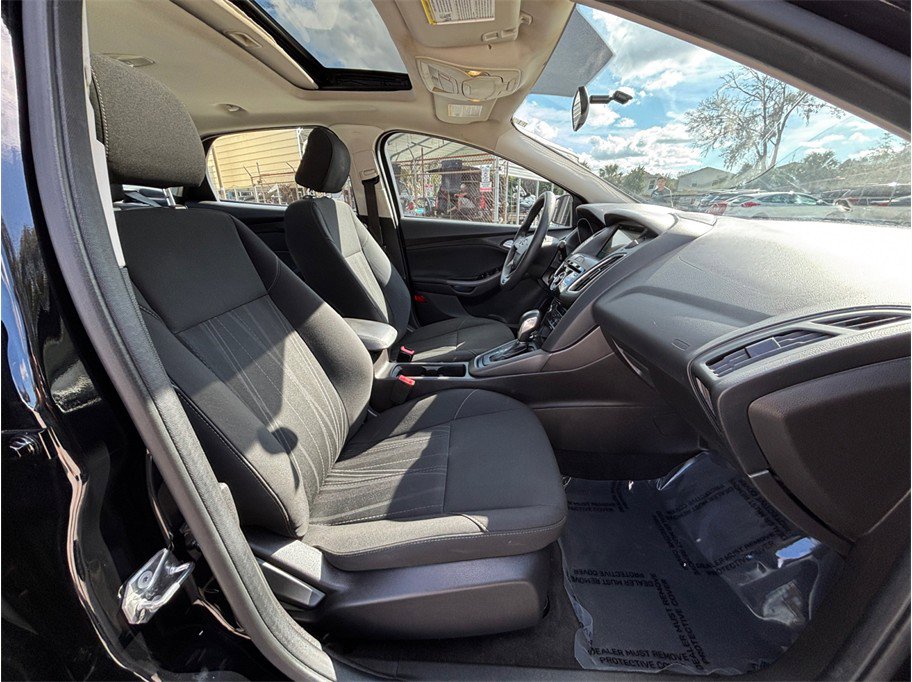 Used 2017 Ford Focus SEL image 32