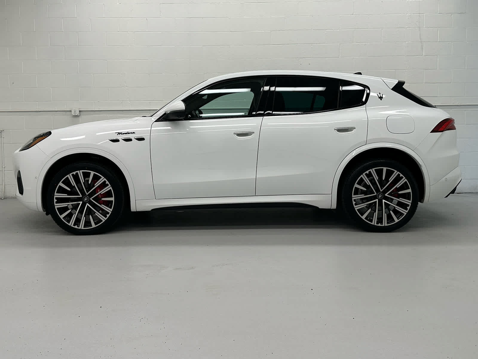 Used 2023 Maserati Grecale Modena AWD/4WD image 3