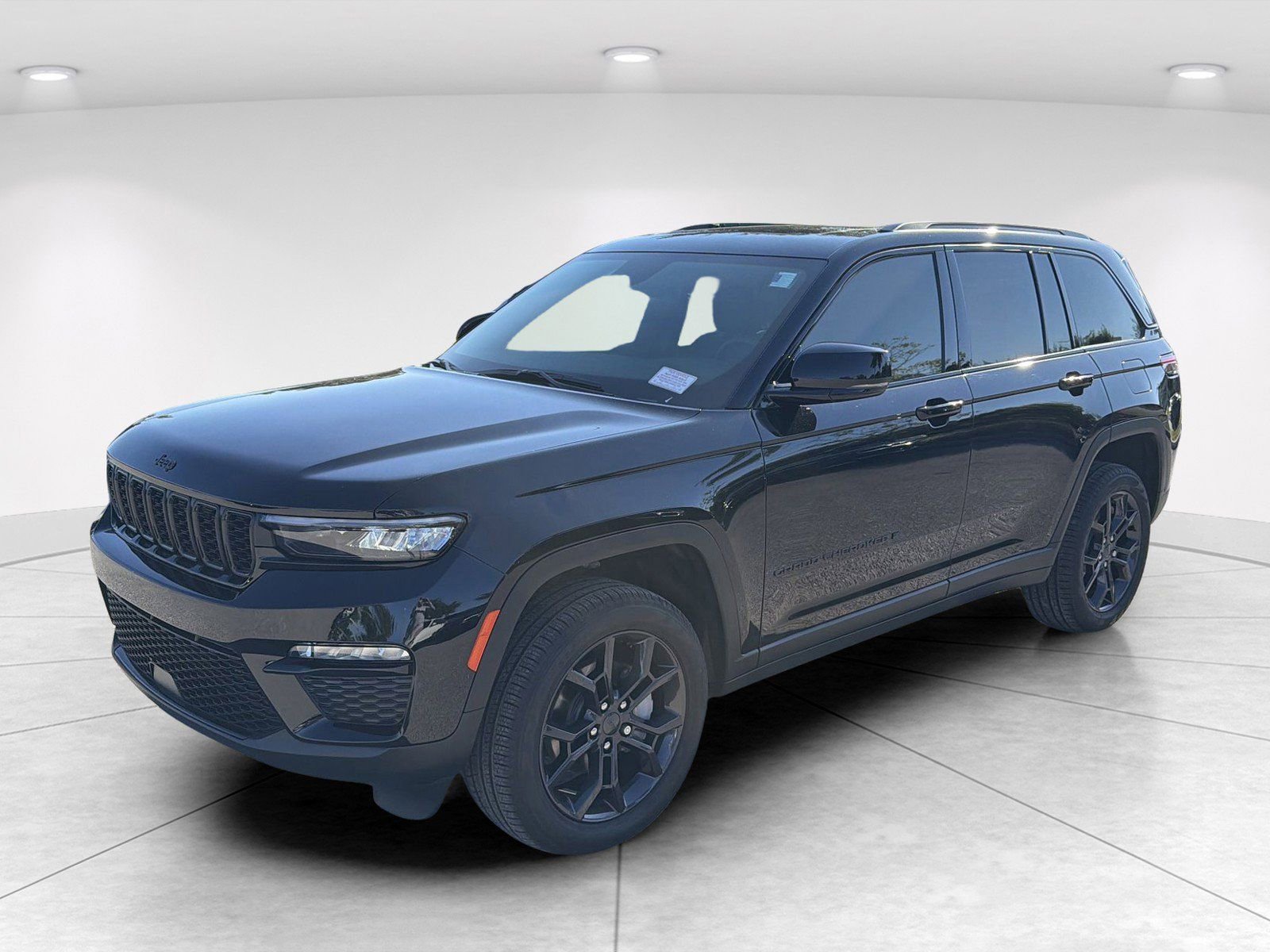 Used 2025 Jeep Grand Cherokee Limited AWD/4WD image 8