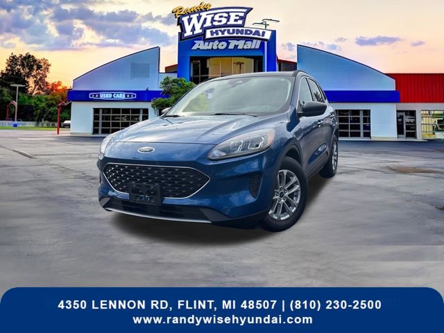 Used 2022 Ford Escape SE w/ Cold Weather Package image 2