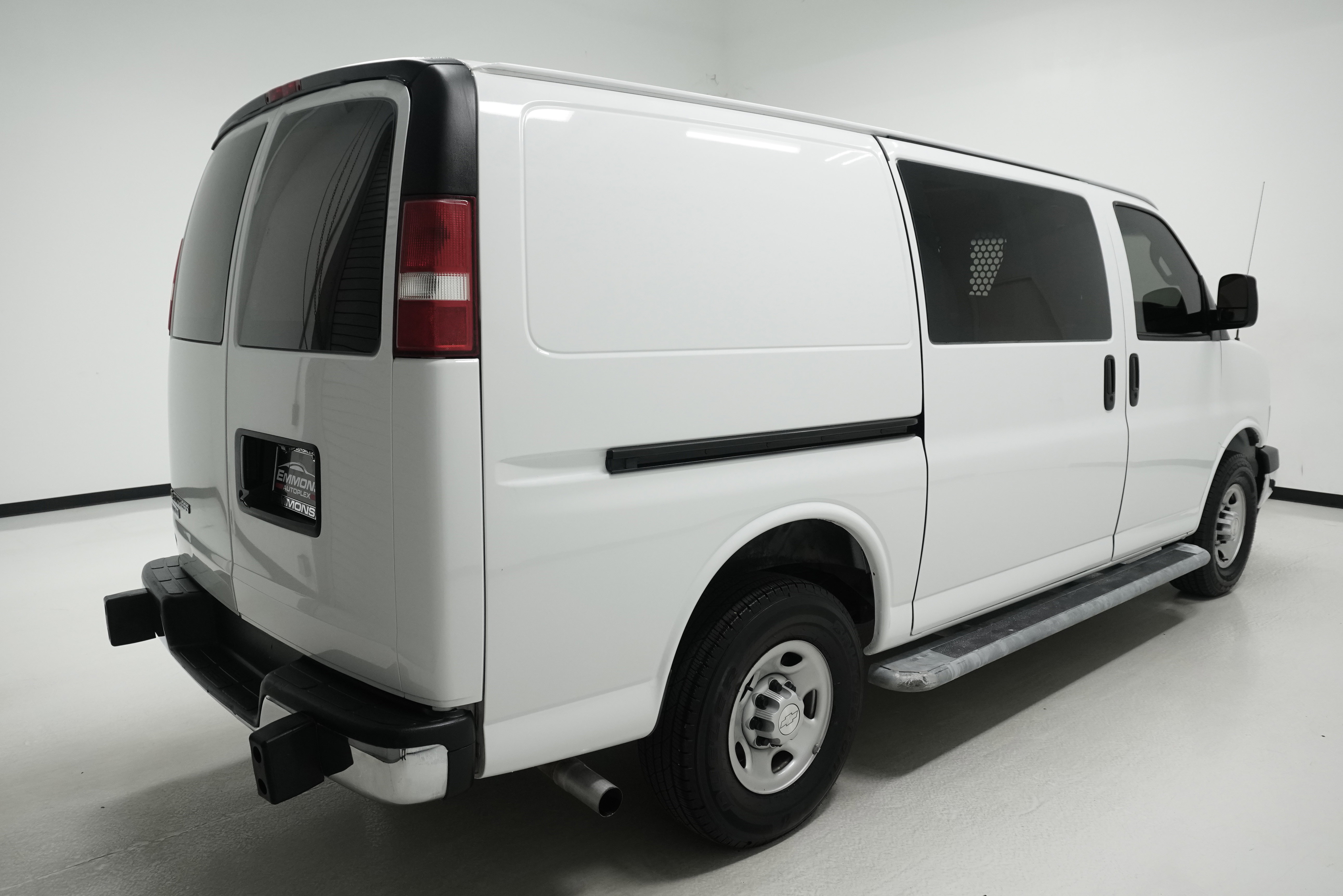 Used 2018 Chevrolet Express 2500 w/ Driver Convenience Package image 3