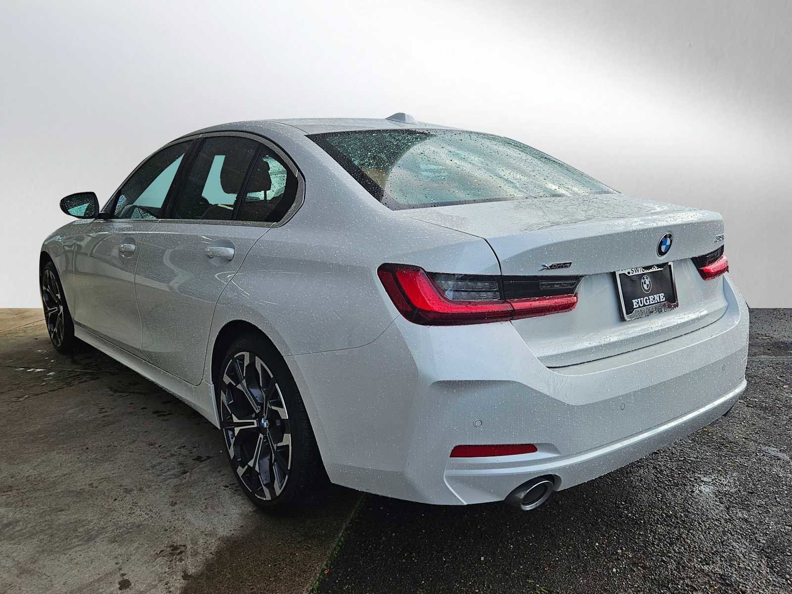 Used 2025 BMW 330i xDrive Sedan w/ Convenience Package image 5