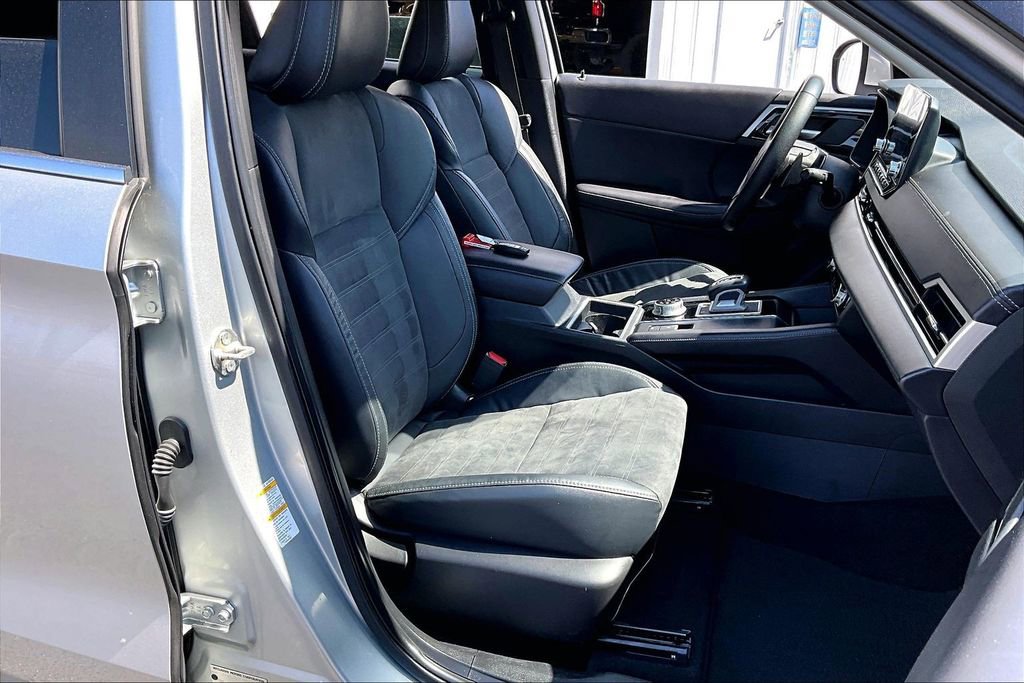 Used 2022 Mitsubishi Outlander SE image 30