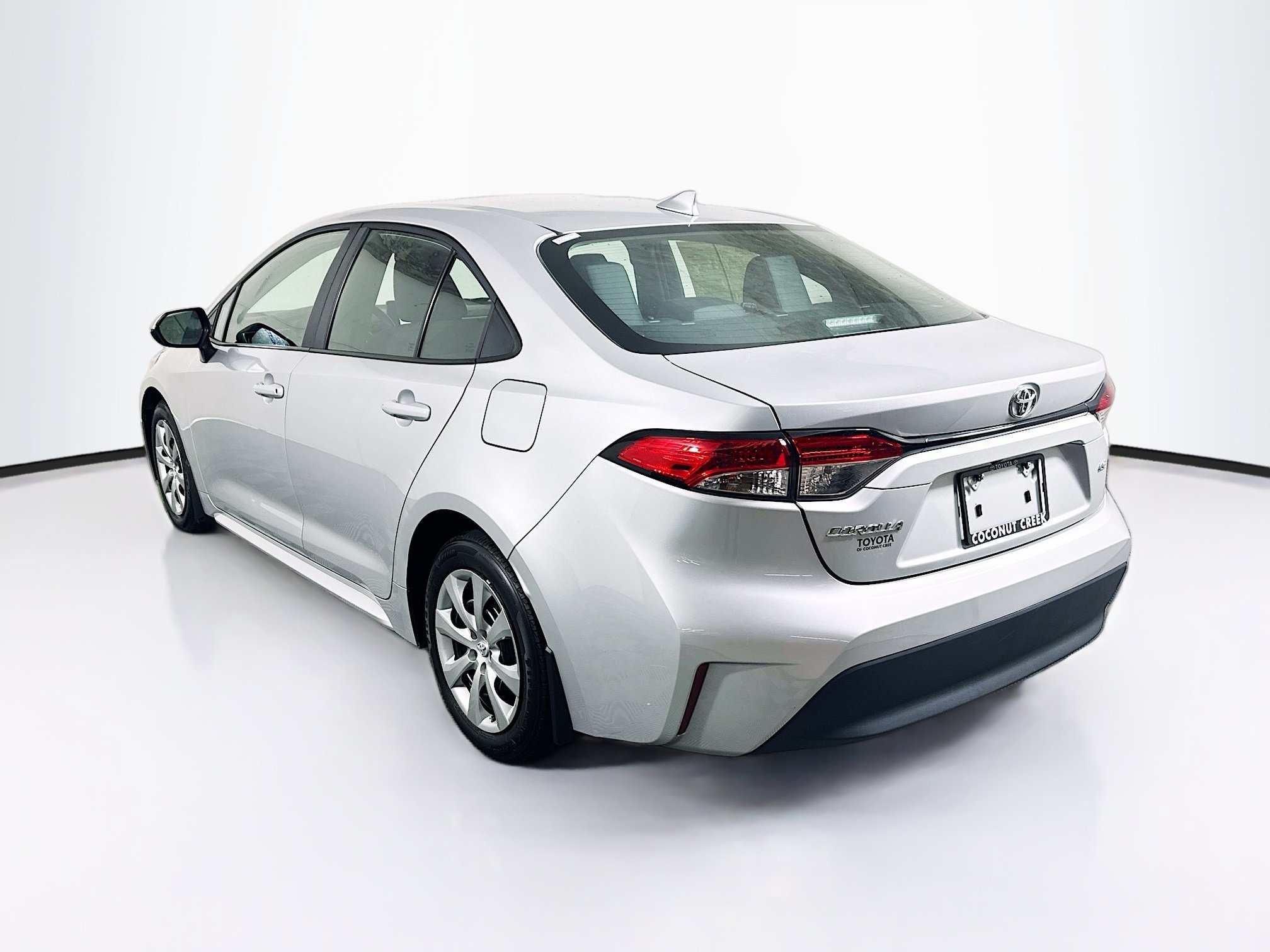 Used 2026 Toyota Corolla LE FWD image 5