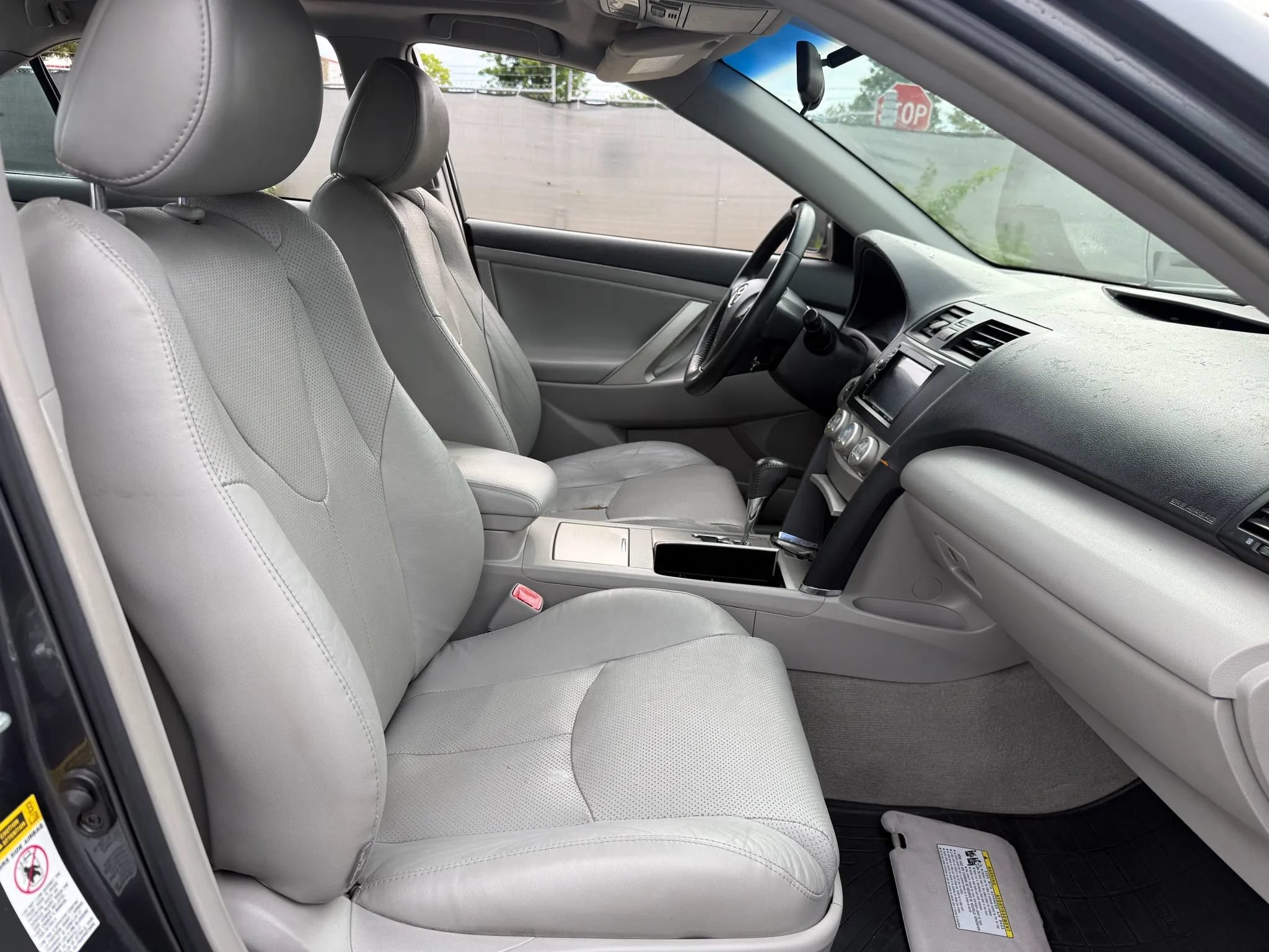 Used 2010 Toyota Camry SE FWD image 18