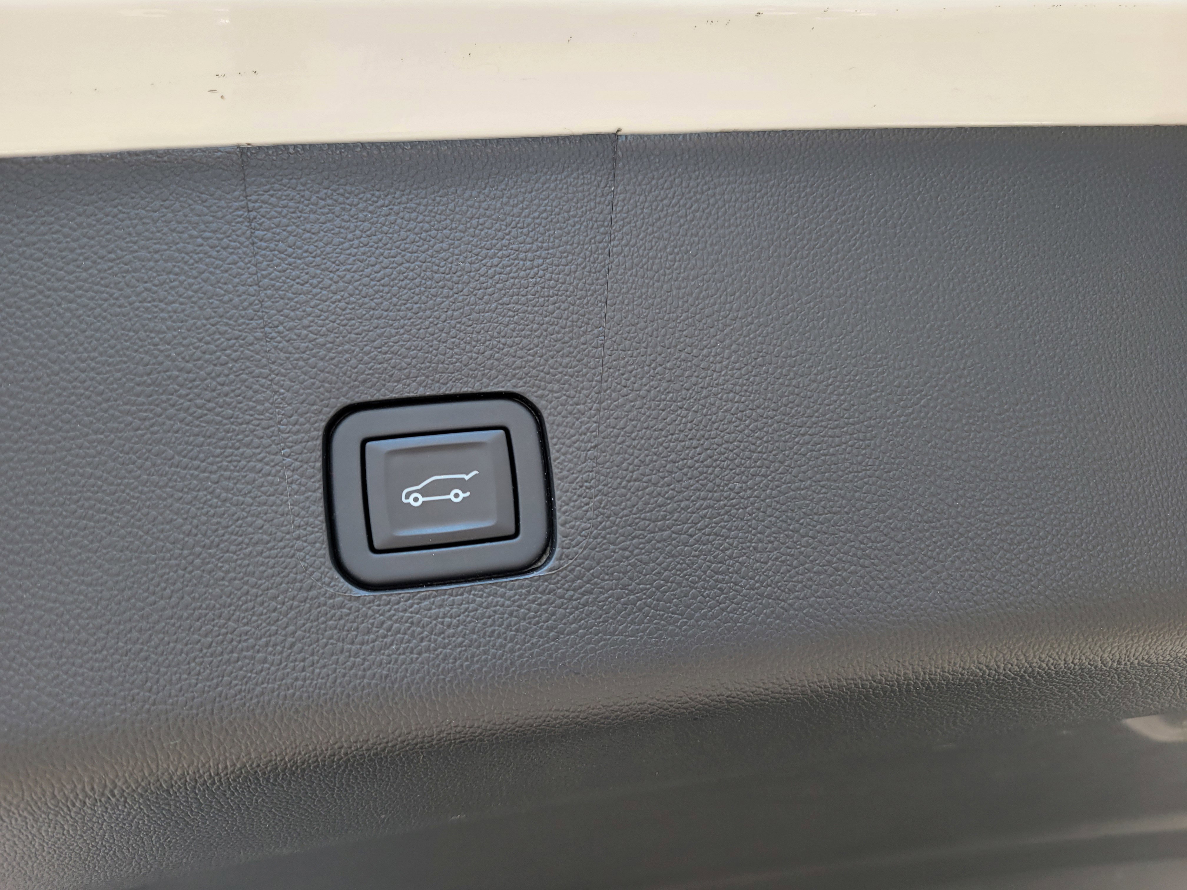 Used 2023 Chevrolet Traverse LT FWD image 10