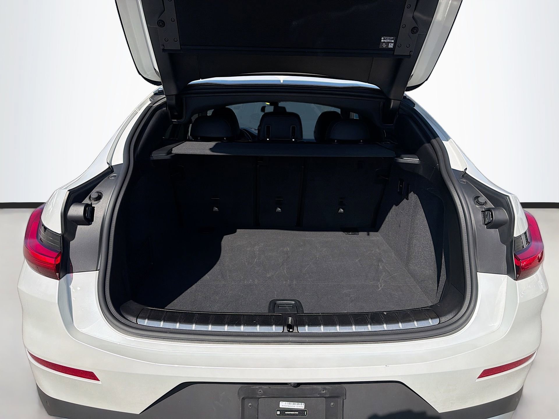 Certified 2025 BMW X4 xDrive30i w/ Premium Package image 13