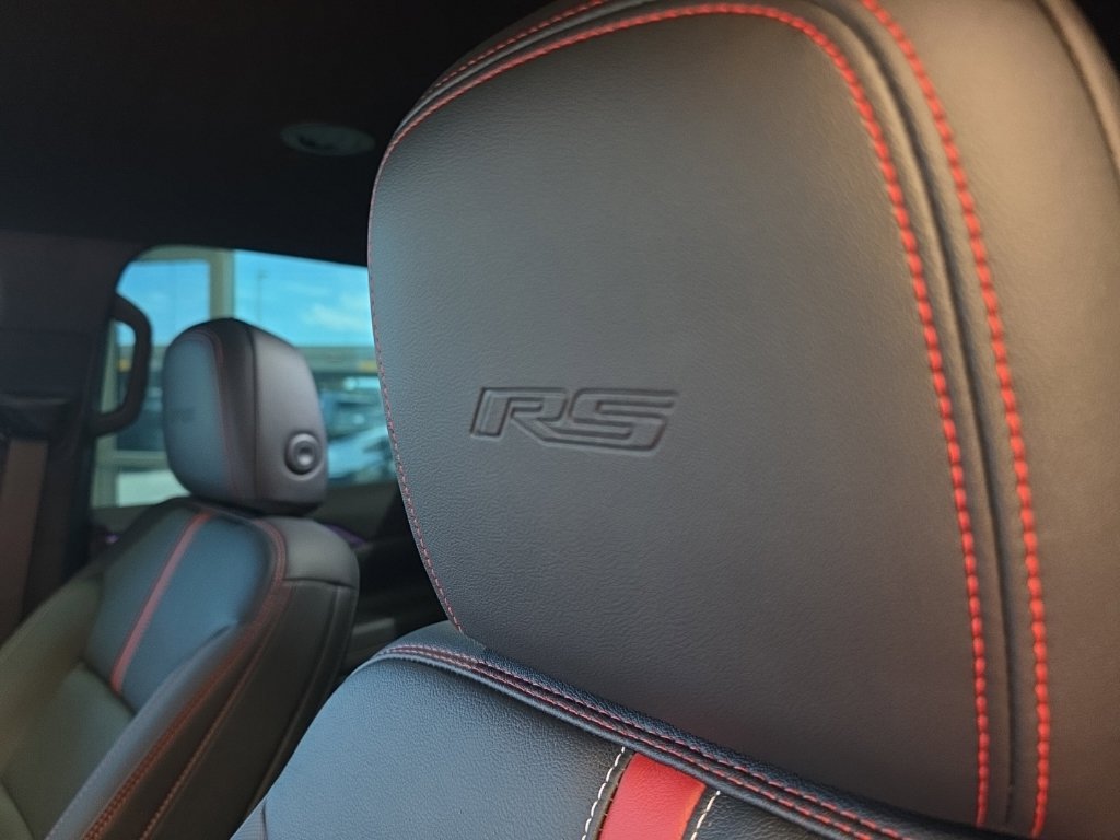 Used 2025 Chevrolet Traverse RS w/ LPO, Floor Liner Package FWD image 32