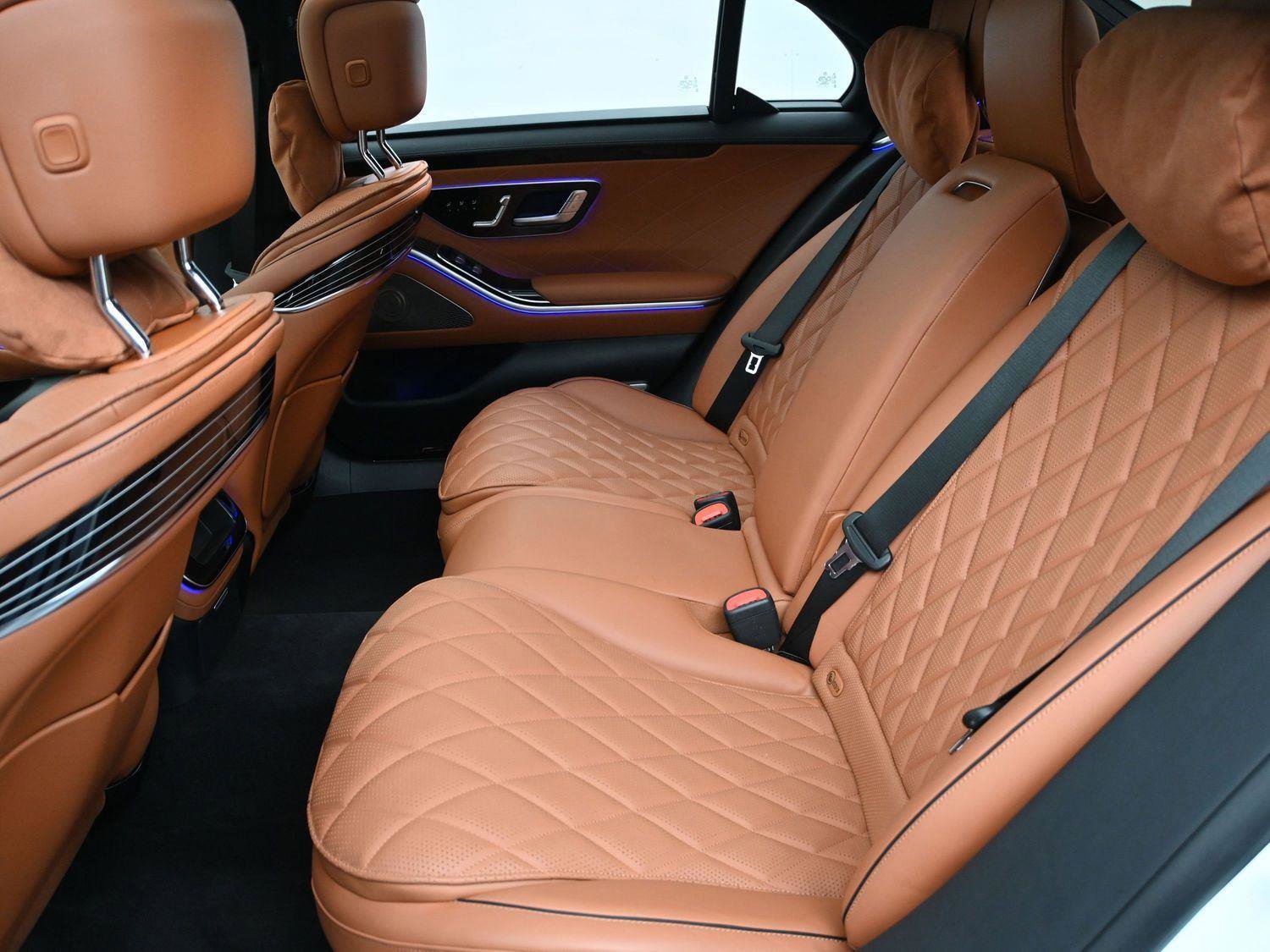 Used 2022 Mercedes-Benz S 580 4MATIC Sedan w/ AMG Line Package image 8