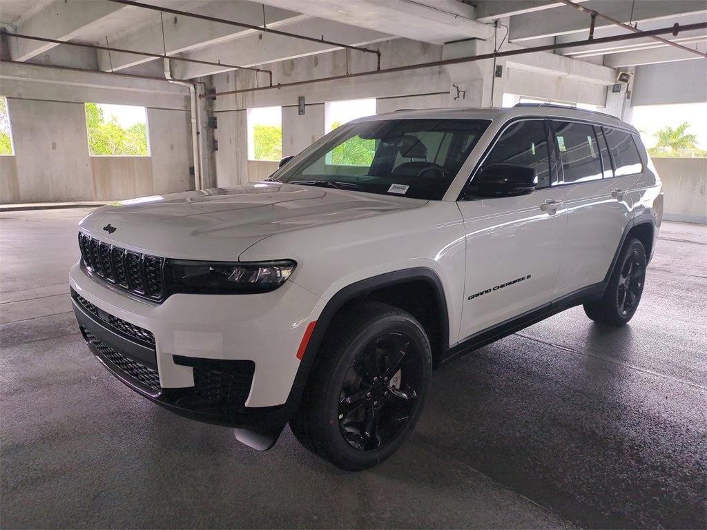 New 2025 Jeep Grand Cherokee L Altitude image 9