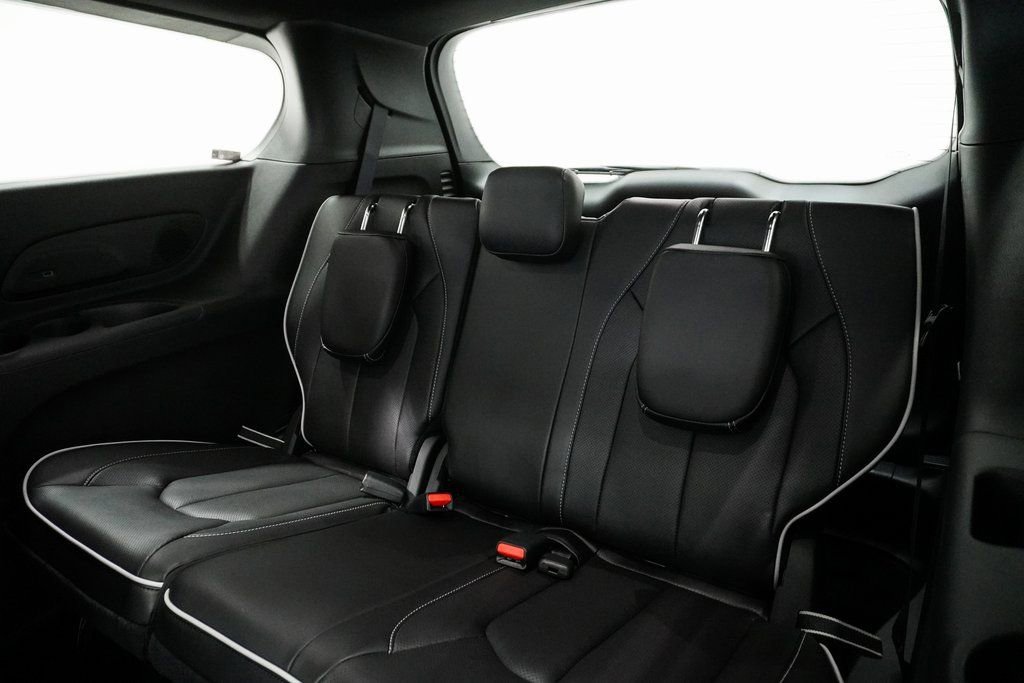New 2026 Chrysler Pacifica Limited image 18