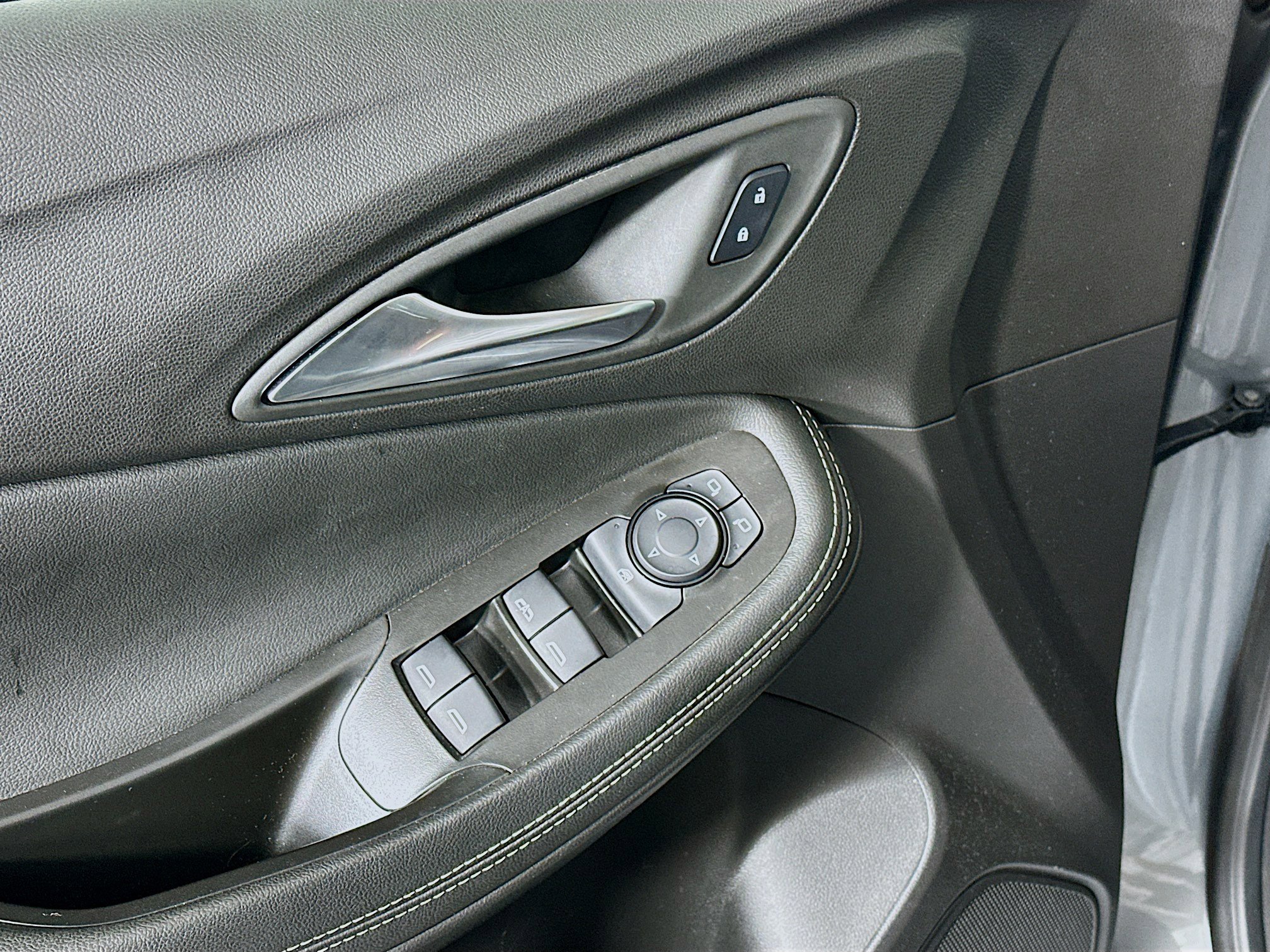 Used 2025 Buick Encore GX Preferred FWD image 15