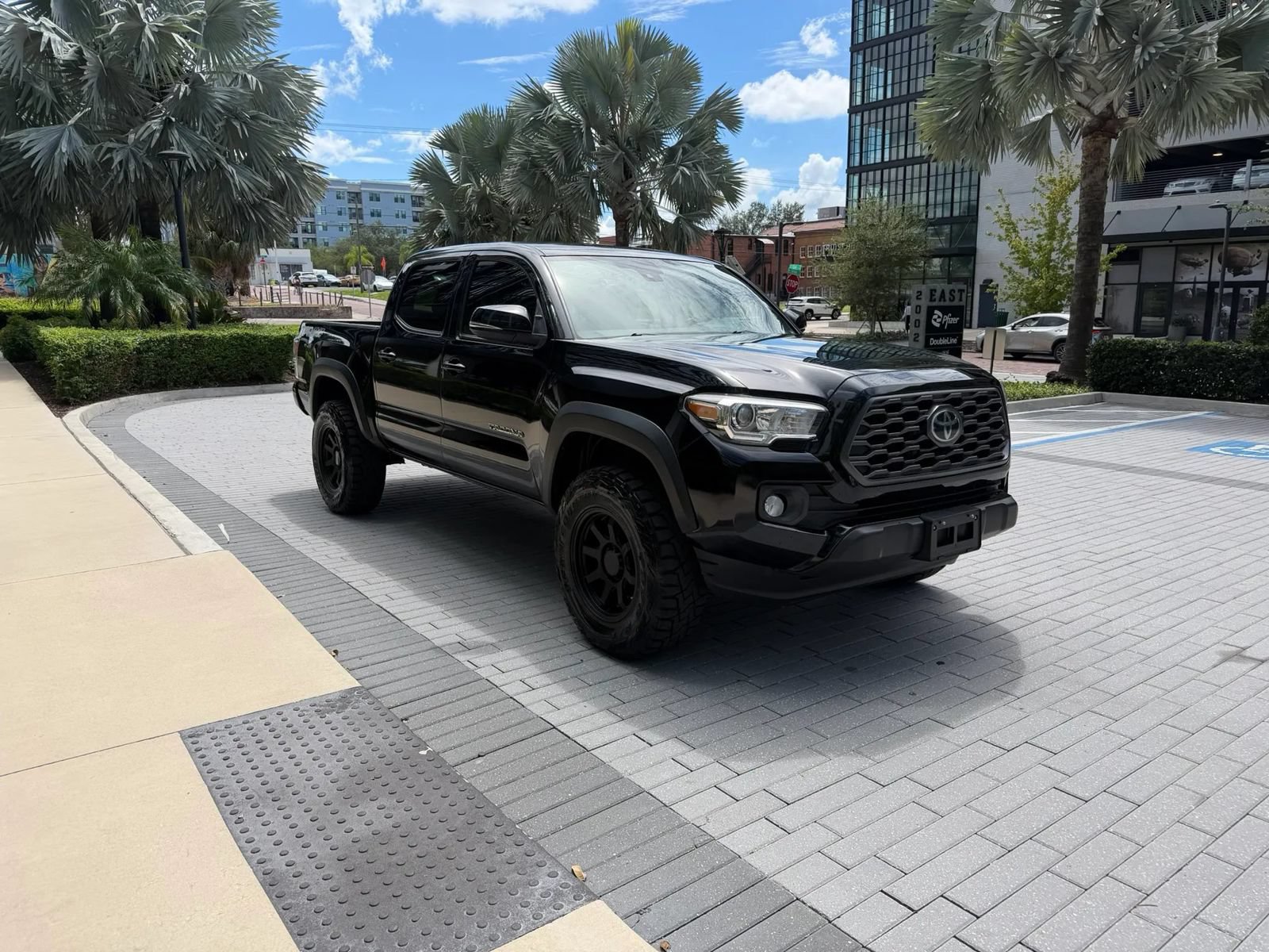 Used 2020 Toyota Tacoma TRD Off-Road w/ Technology Package AWD/4WD image 3