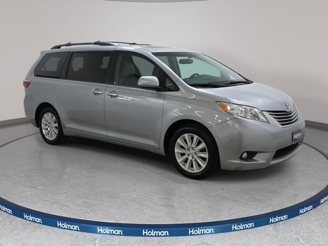 Used 2015 Toyota Sienna XLE w/ XLE Navigation Package AWD/4WD image 4