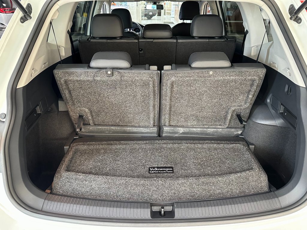 Used 2020 Volkswagen Tiguan SE w/ Panoramic Sunroof Package image 39