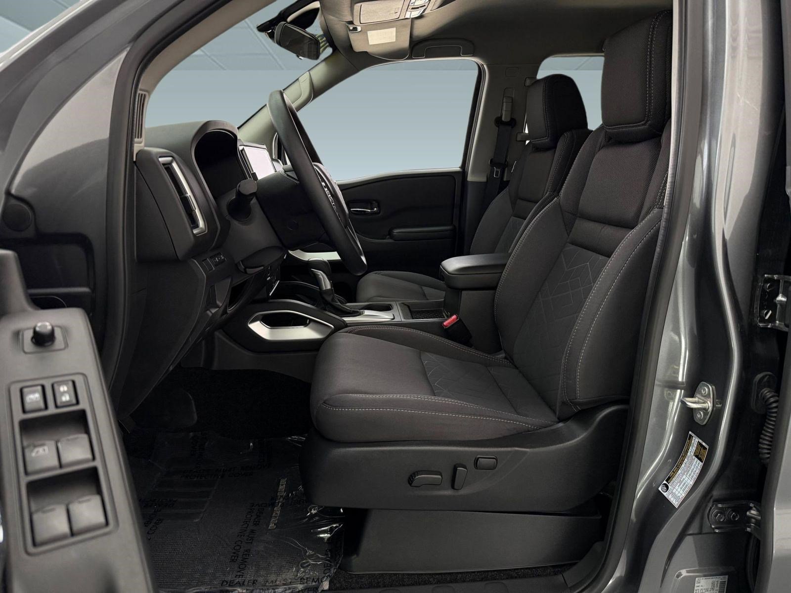 Used 2025 Nissan Frontier SV image 5