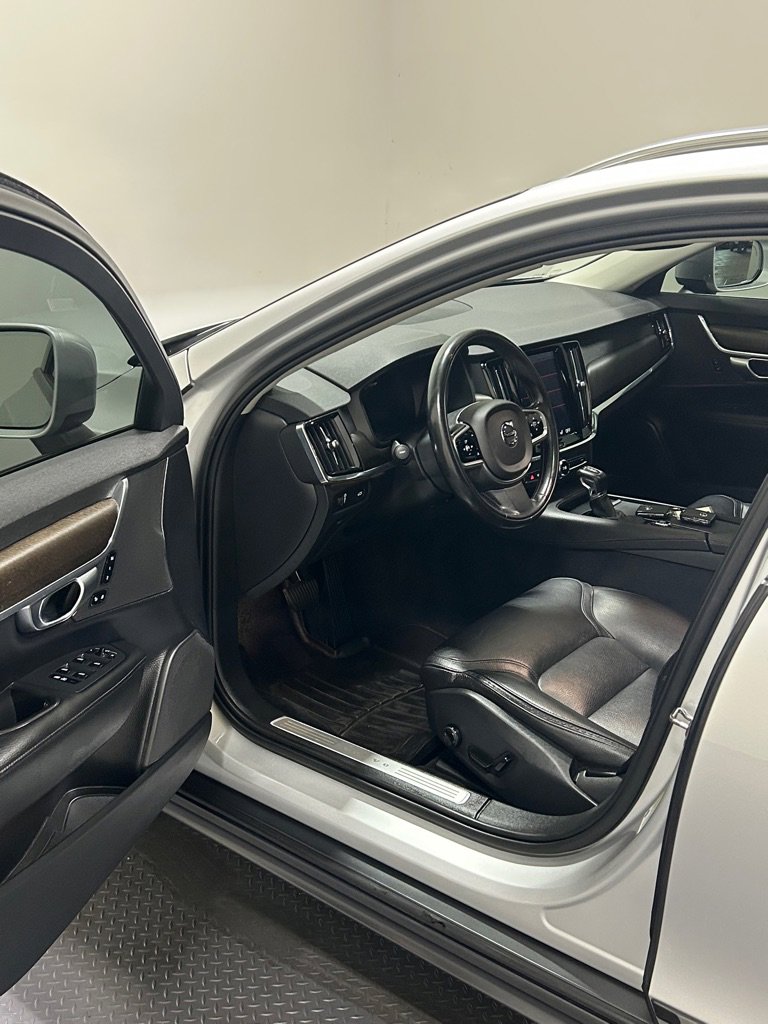 Used 2018 Volvo V90 T5 Cross Country w/ Convenience Package image 8