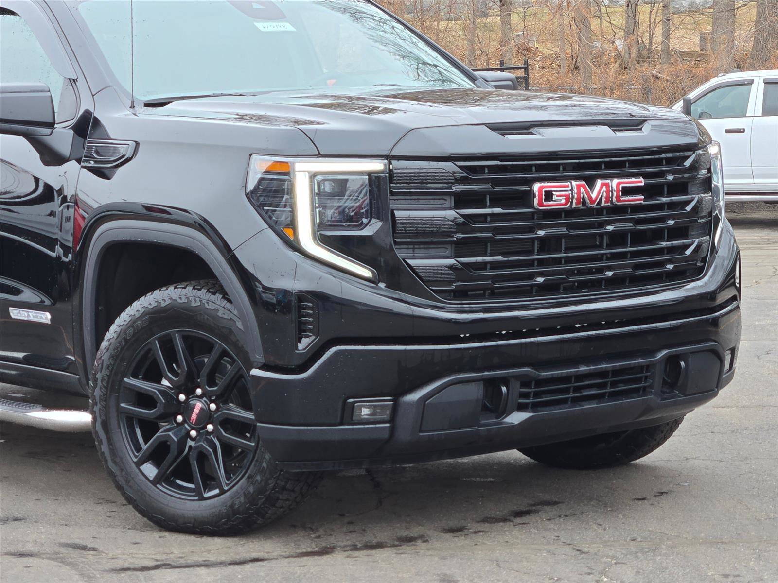 Used 2024 GMC Sierra 1500 Elevation AWD/4WD image 2