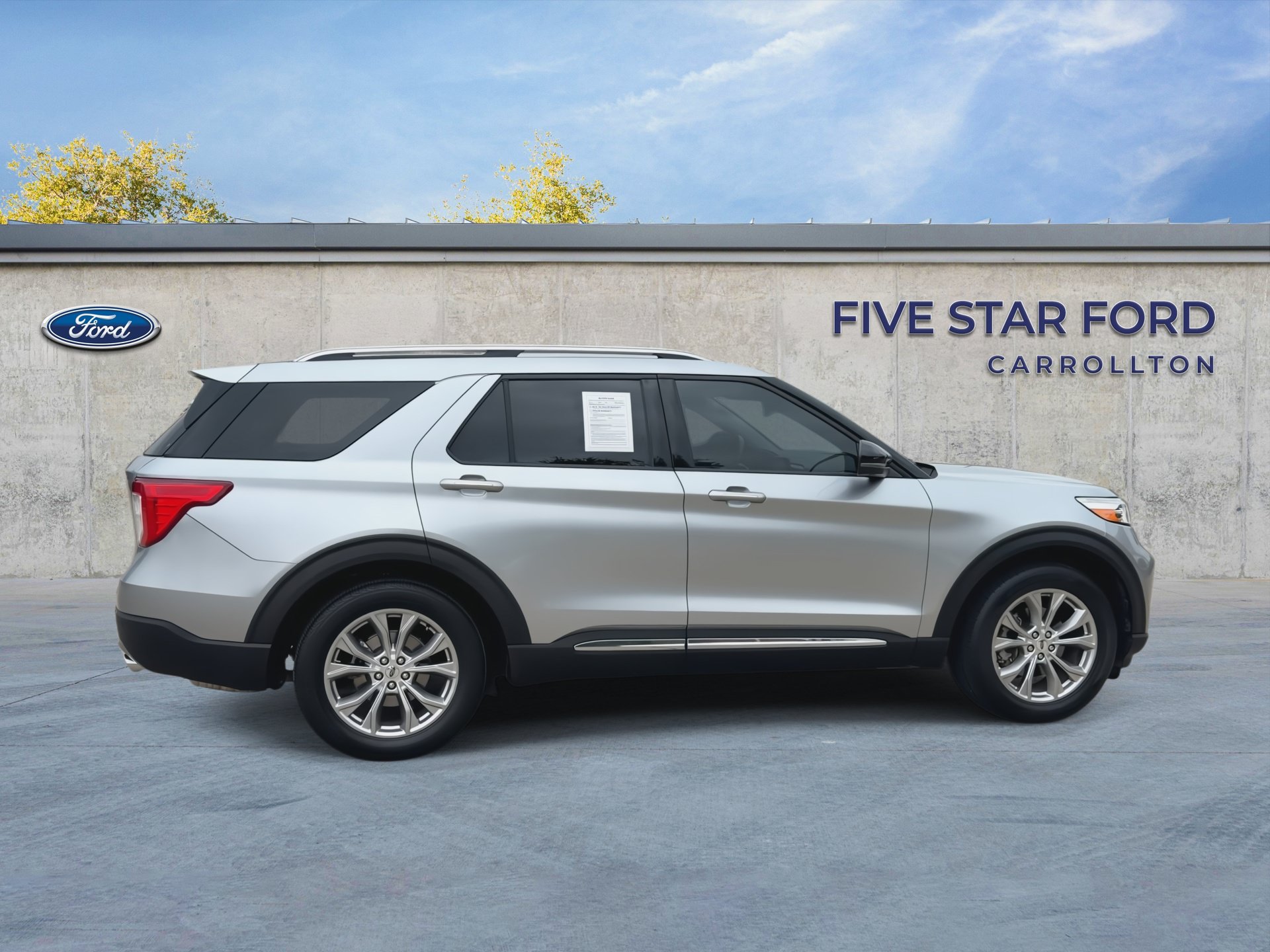 Used 2022 Ford Explorer Limited w/ Equipment Group 301A RWD image 9