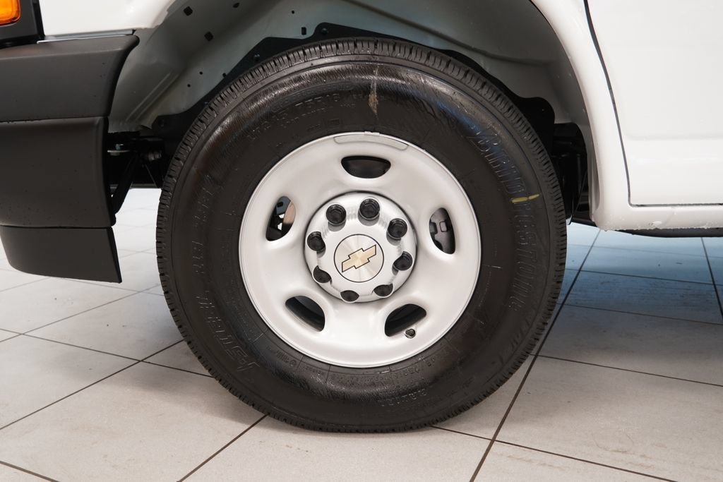 New 2026 Chevrolet Express 2500 RWD image 14