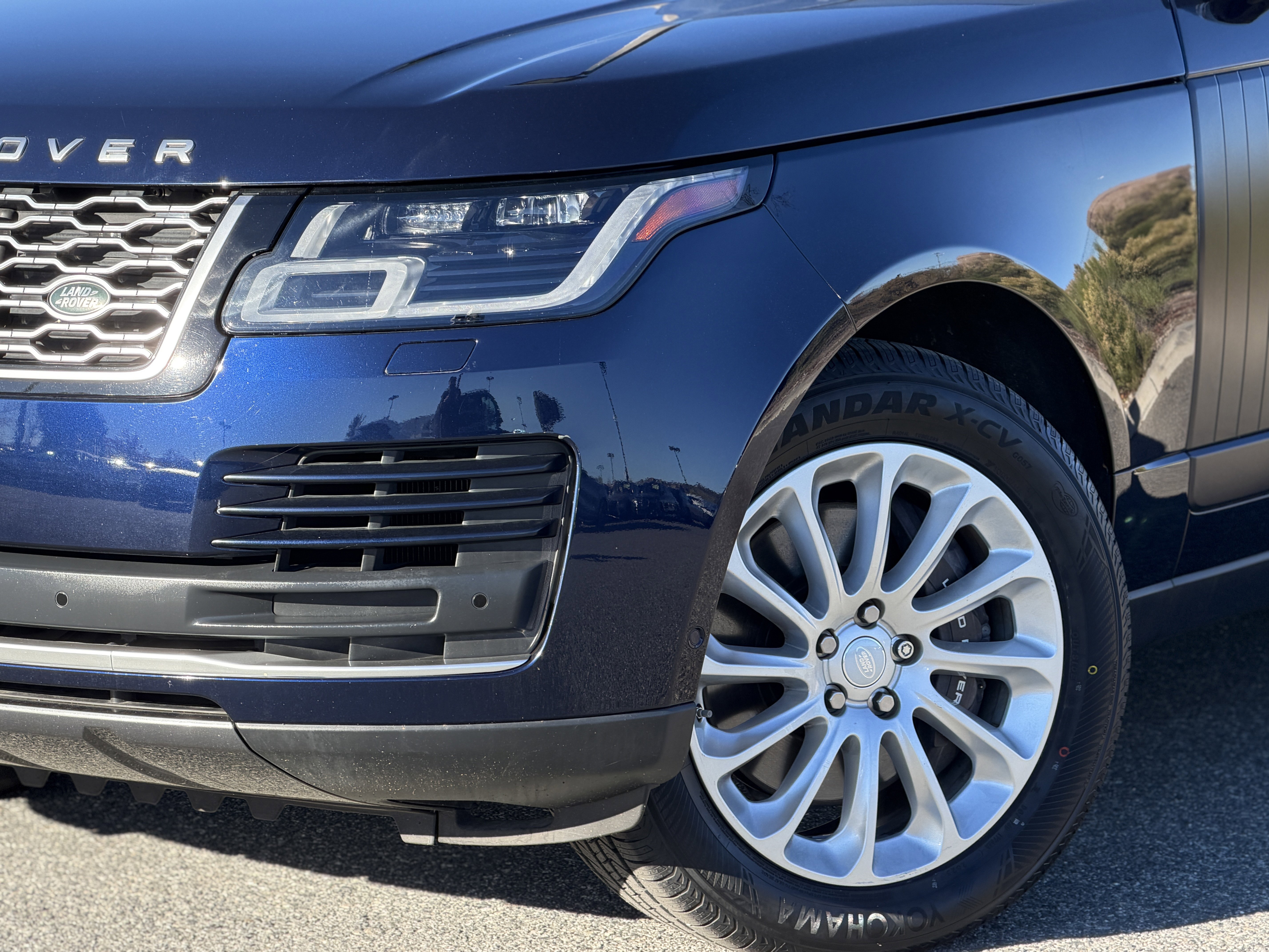 Used 2020 Land Rover Range Rover HSE image 4