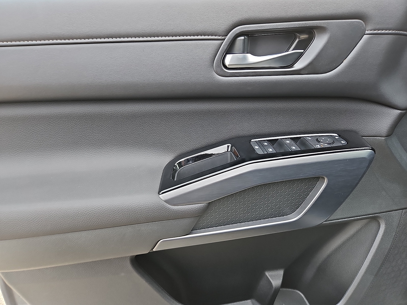 New 2026 Nissan Pathfinder SL AWD/4WD image 10