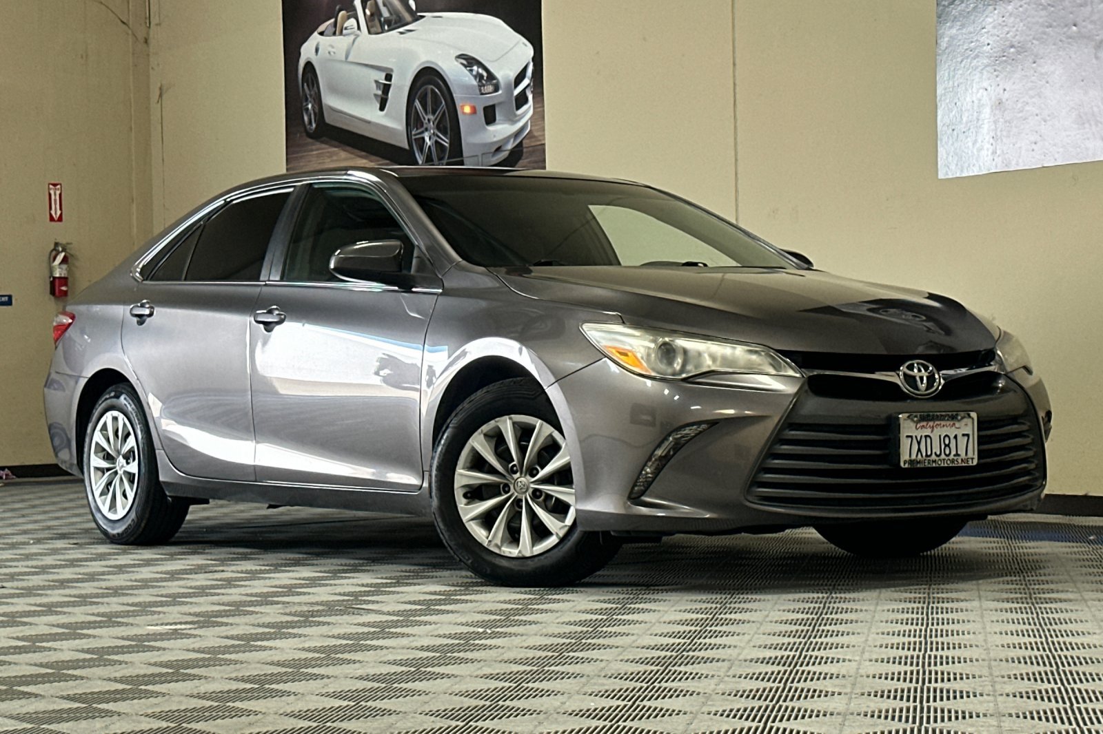 Used 2017 Toyota Camry LE FWD image 2