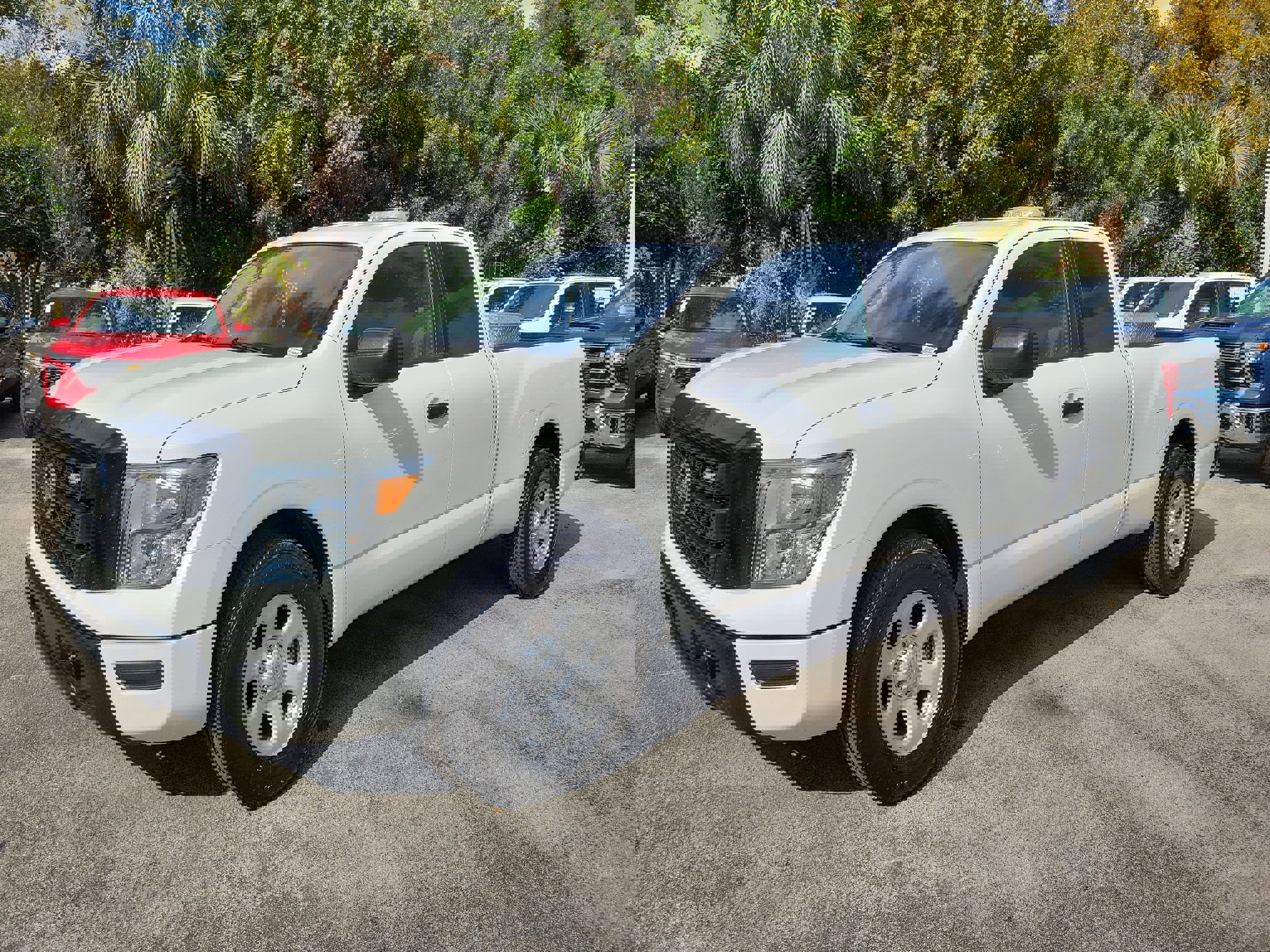 Used 2022 Nissan Titan S image 7