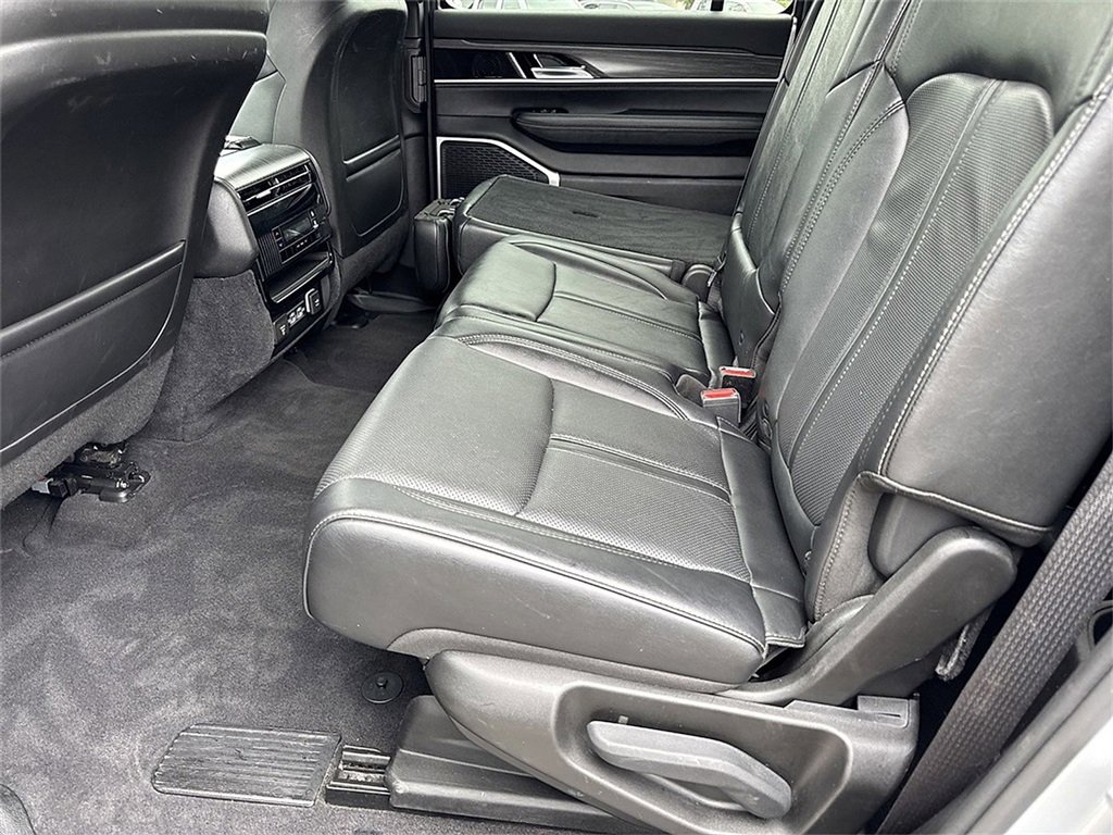 Used 2023 Jeep Wagoneer L Series II image 23