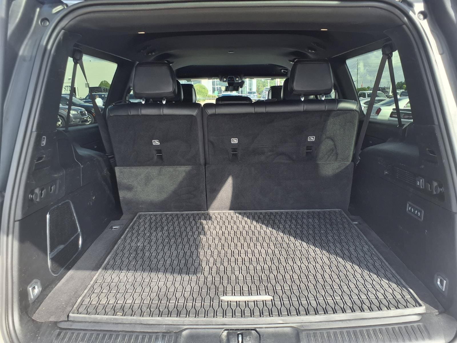 Used 2024 Jeep Wagoneer L Series II w/ Flexible Seating Group RWD image 8