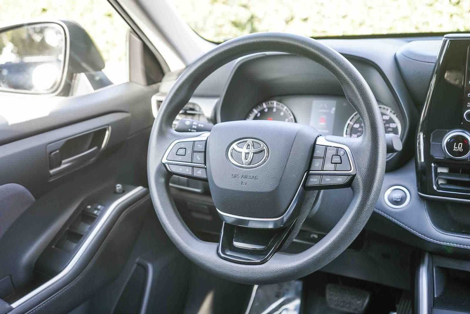 Used 2020 Toyota Highlander L AWD/4WD image 14