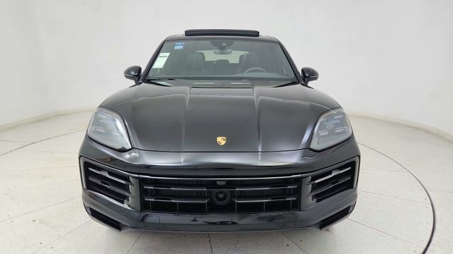 Used 2025 Porsche Cayenne w/ Premium Package image 2