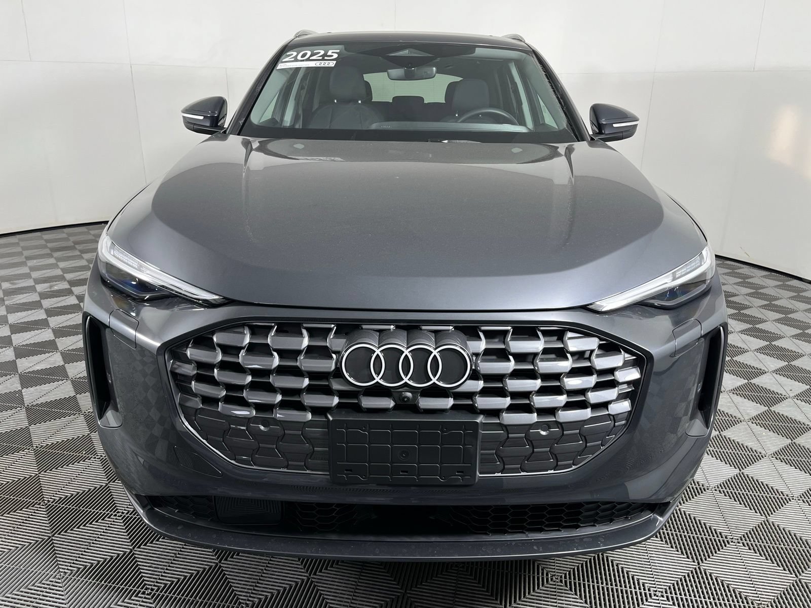 Used 2025 Audi Q5 Premium Plus w/ Premium Plus AWD/4WD image 3