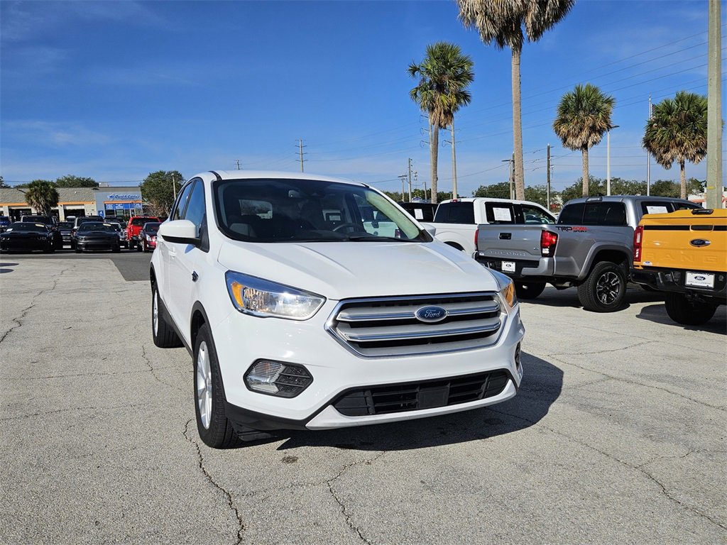 Used 2019 Ford Escape SE image 2