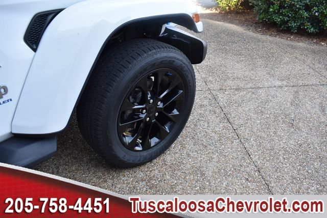 Used 2023 Jeep Wrangler Unlimited Sahara w/ Cold Weather Group AWD/4WD image 17