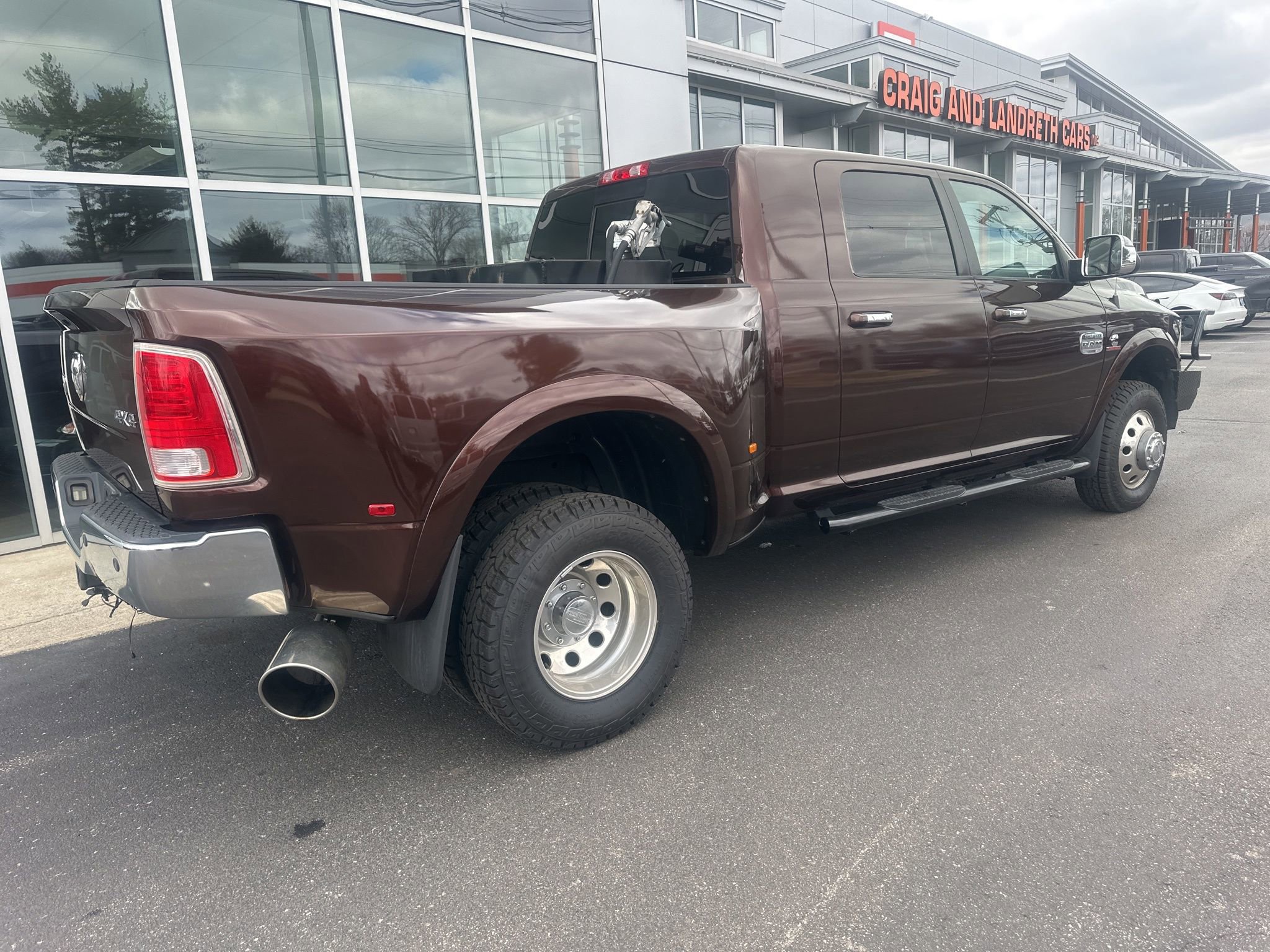Used 2015 RAM 3500 Laramie Longhorn image 3