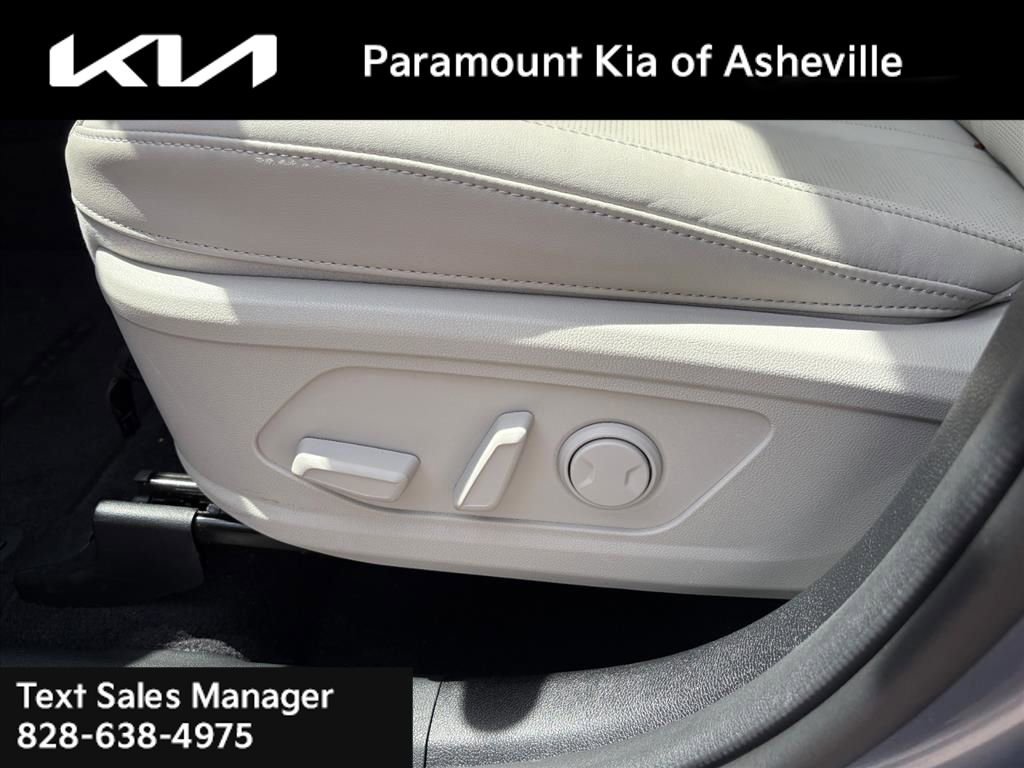 Certified 2025 Kia Sorento S image 17