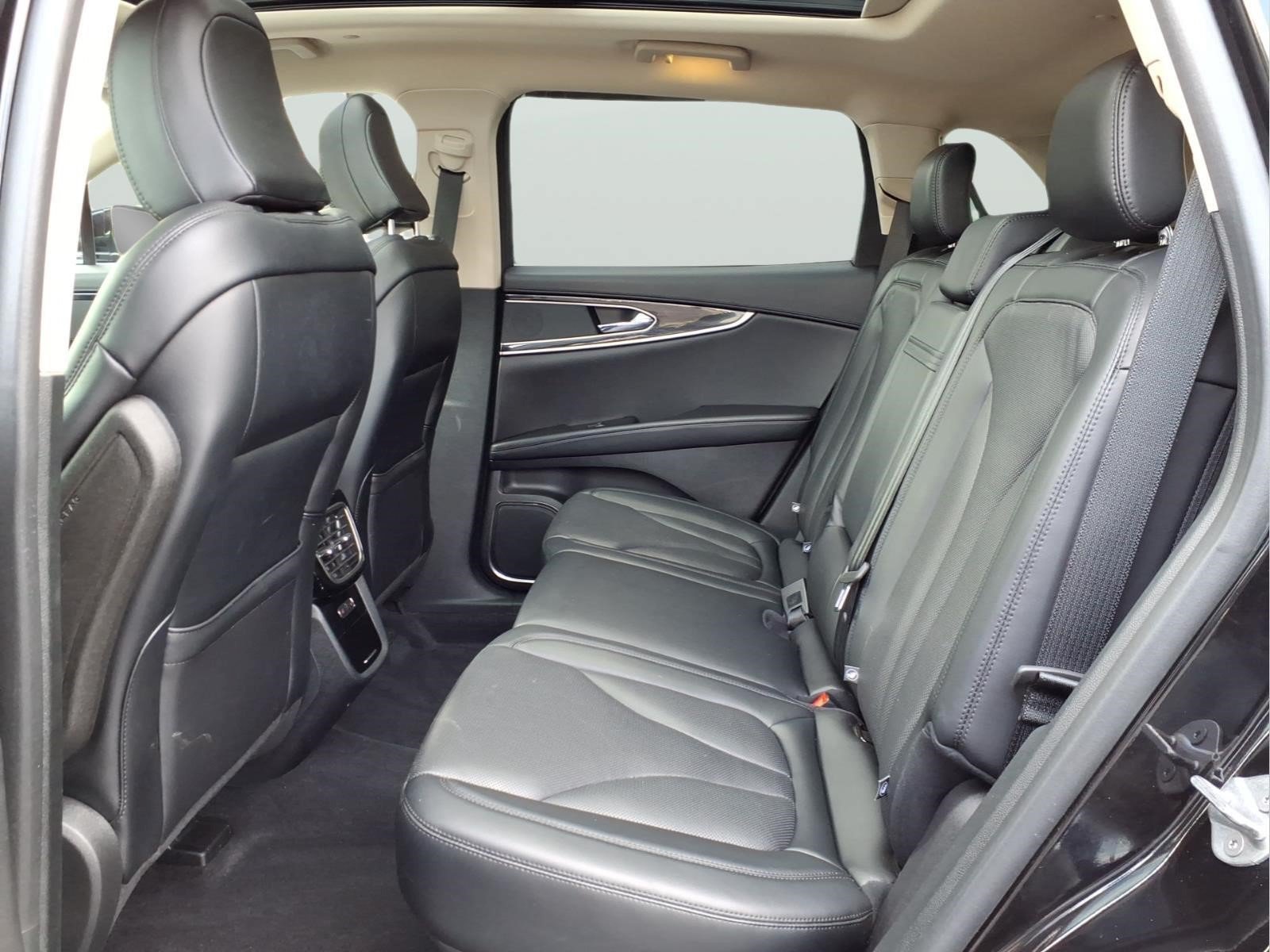 Used 2023 Lincoln Nautilus Reserve w/ Monochromatic Package AWD/4WD image 9