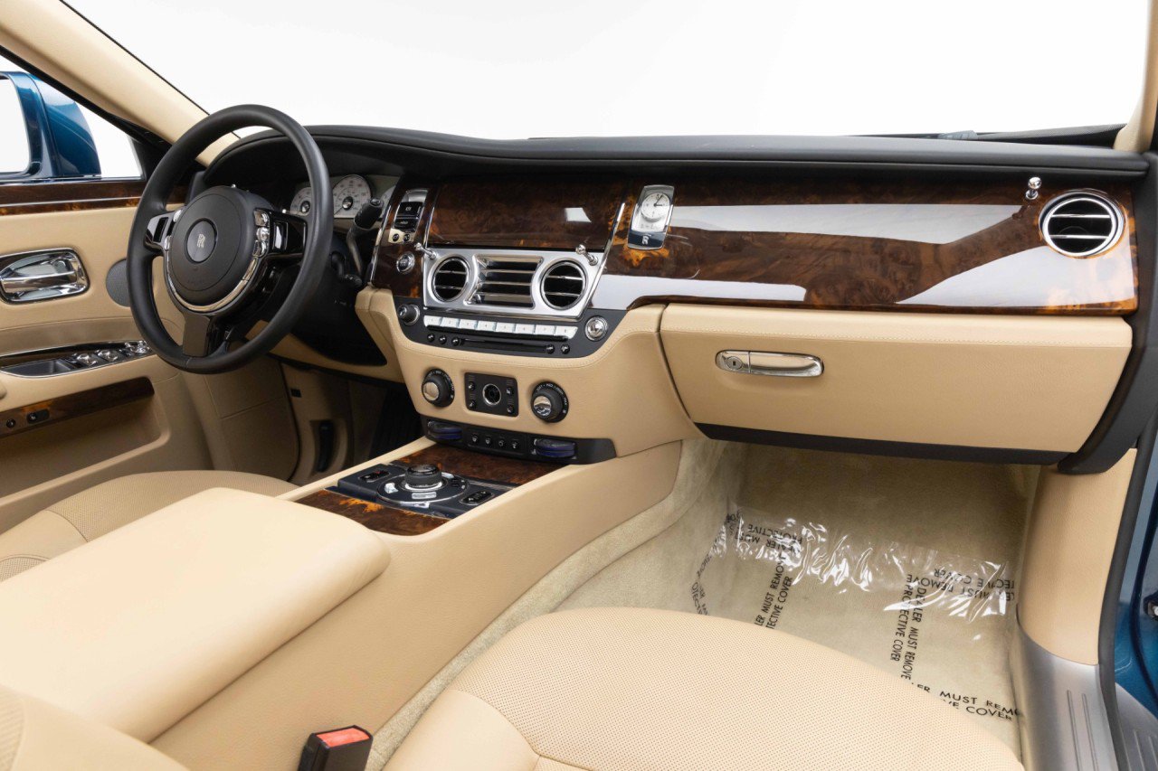 Used 2010 Rolls-Royce Ghost RWD image 2