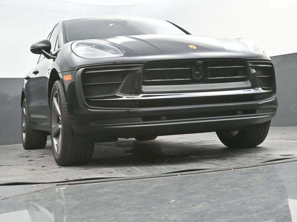 Used 2023 Porsche Macan Turbo image 15