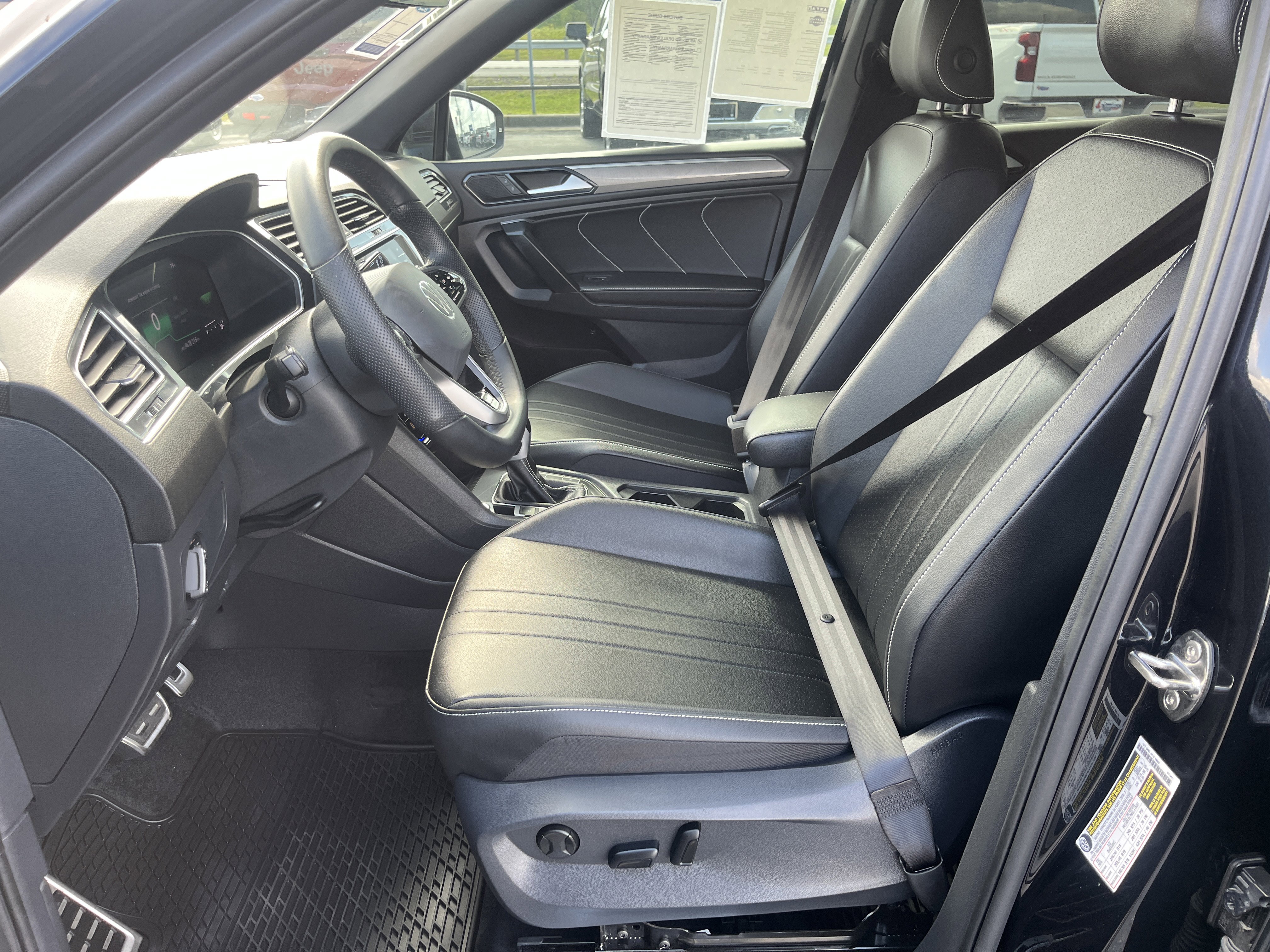 Used 2024 Volkswagen Tiguan SE R-Line image 14