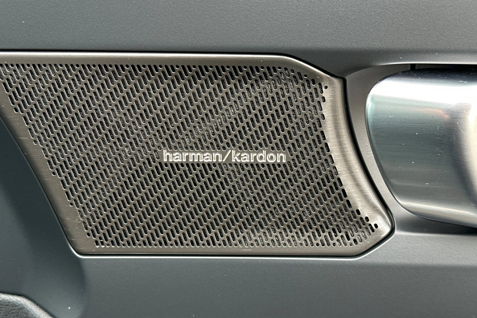 Used 2023 Volvo XC40 Recharge Ultimate image 20