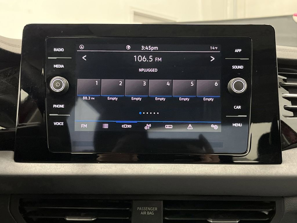 Used 2025 Volkswagen Jetta SE w/ Sunroof Package image 18